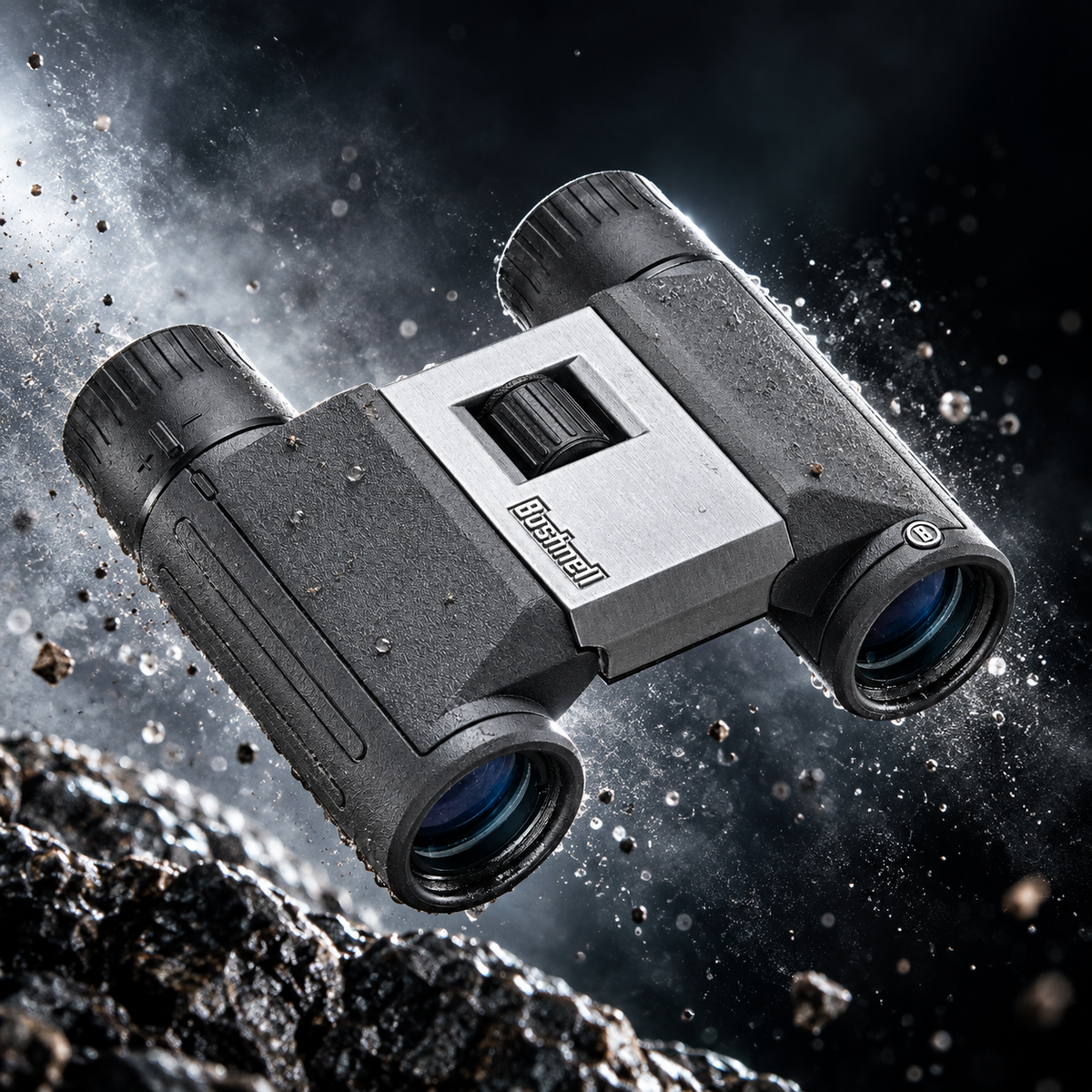 Binocular Bushnell PowerView 2 8x21 en toma de acción con salpicaduras de agua [binocular-bushnell-powerview-2-8x21-negro-4-accion.png]